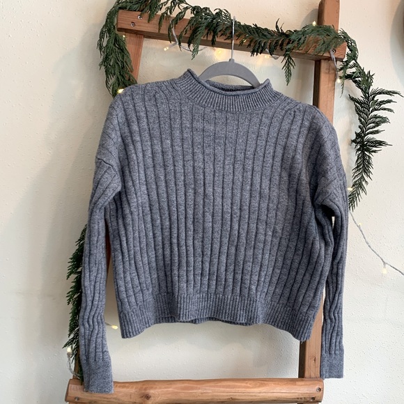 Abercrombie & Fitch Sweaters - Crop Sweater